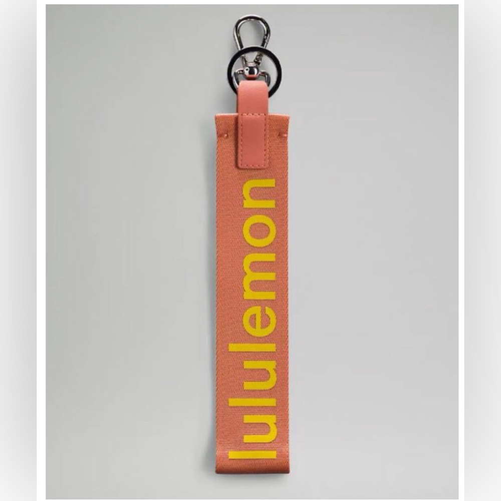 Lululemon Never Lost Key Chain NWT 😎 Spring Special